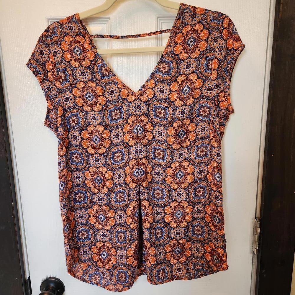 DR2 Women's V-Neck Geometric Printed Top - Size Small